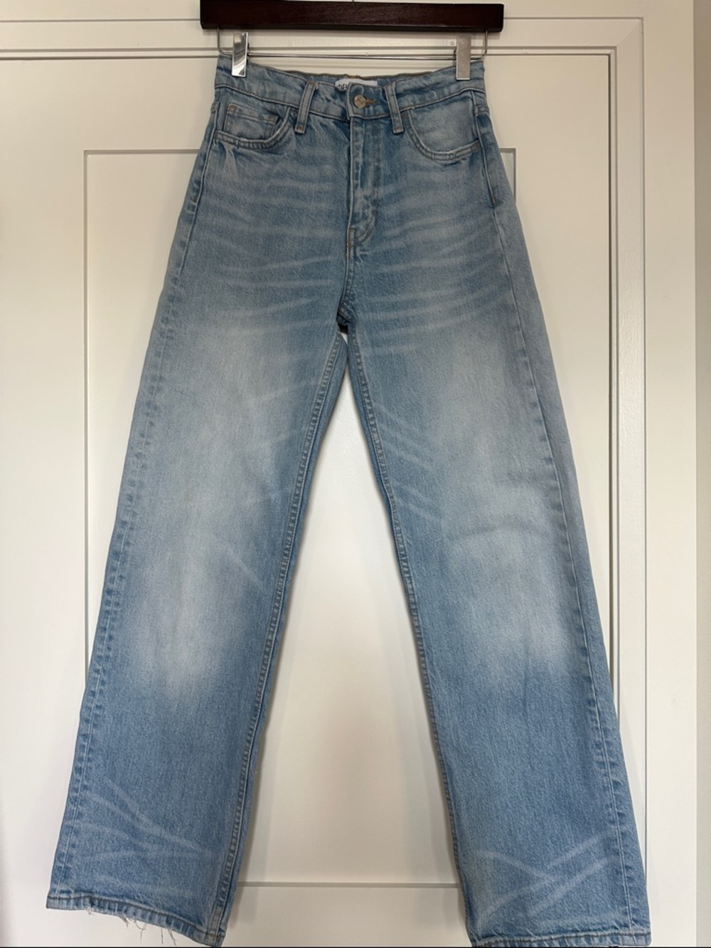 Zara Sz. 2 Light Wash High-Rise Straight Leg Jeans